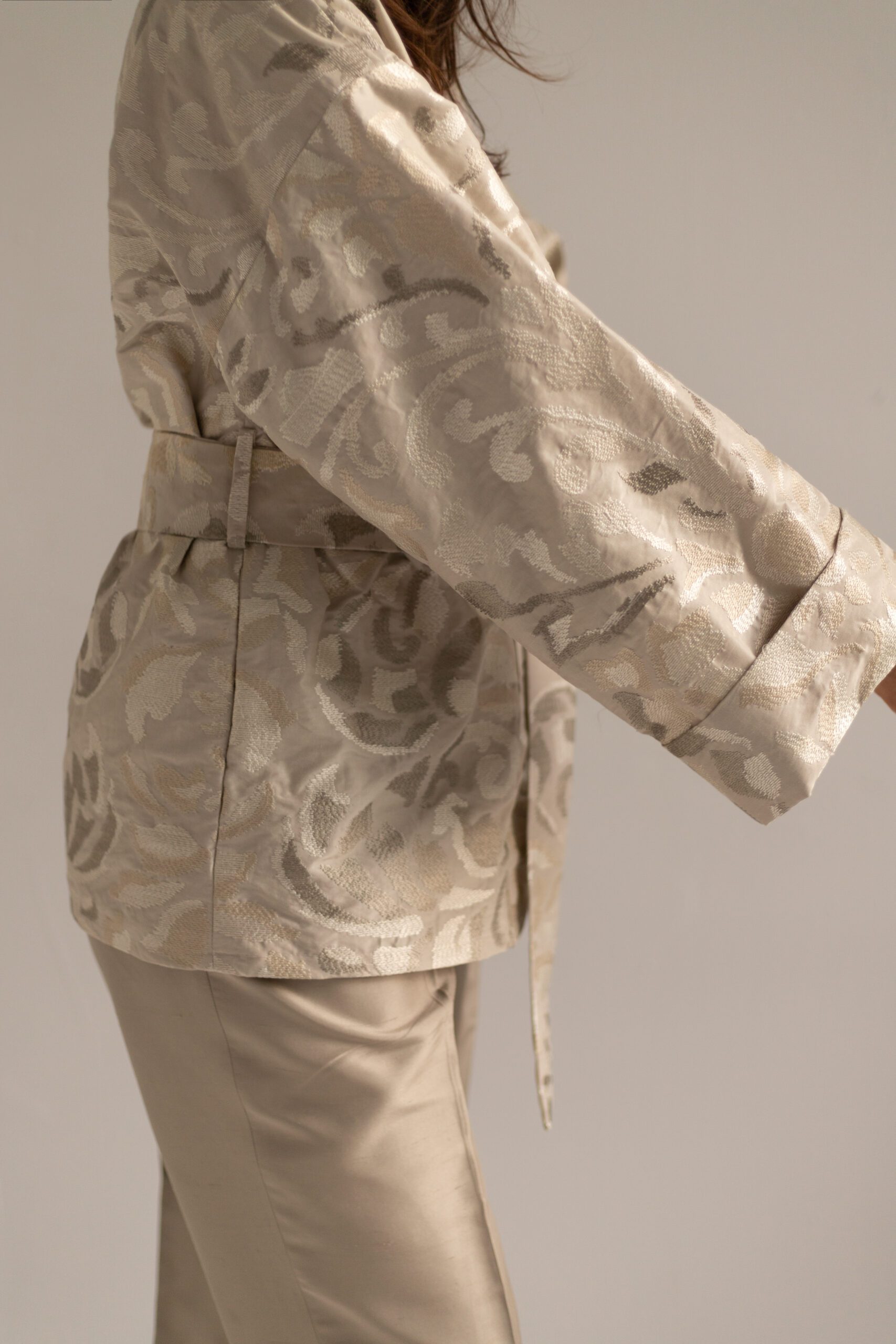 PREMIUM: Embroidered HITOMI Champagne beige kimono - Image 3