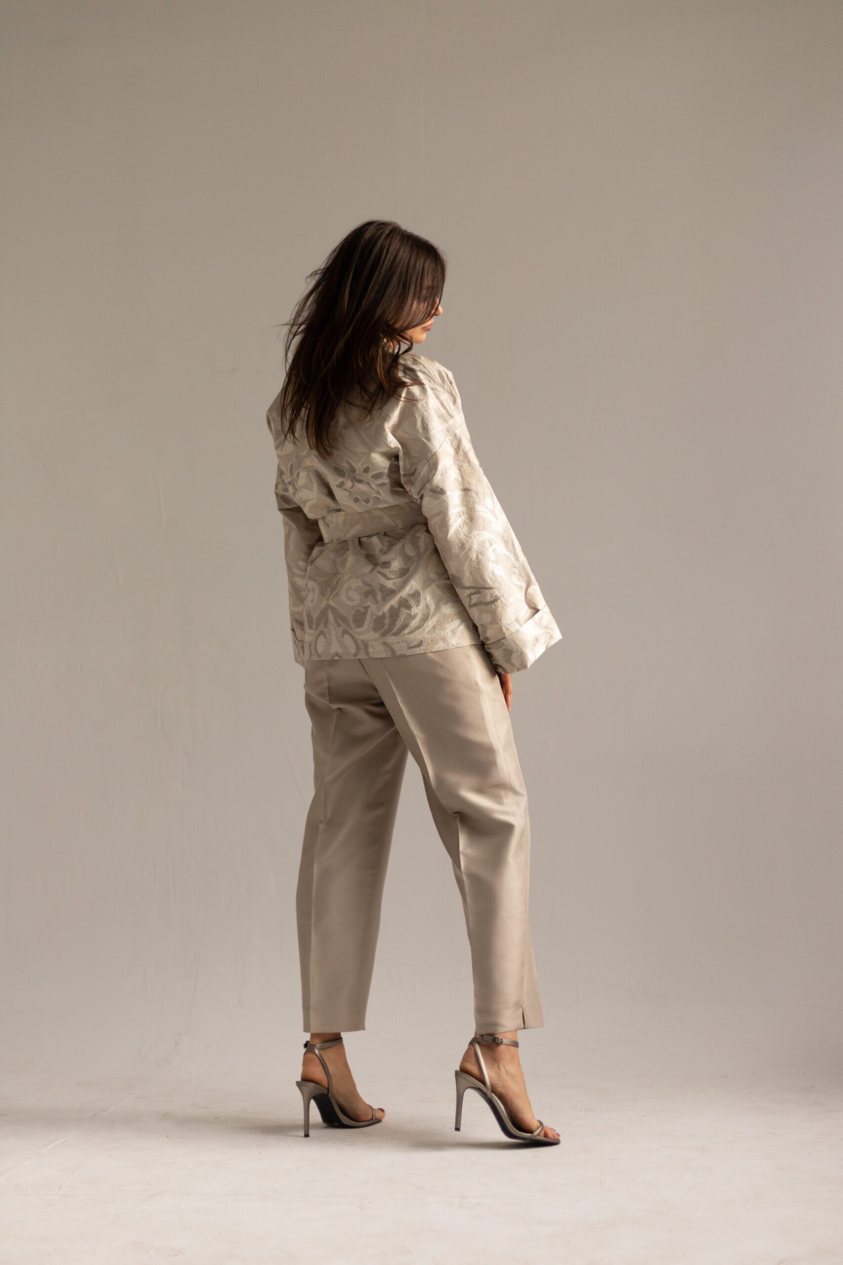 PREMIUM: Embroidered HITOMI Champagne beige kimono - Image 6