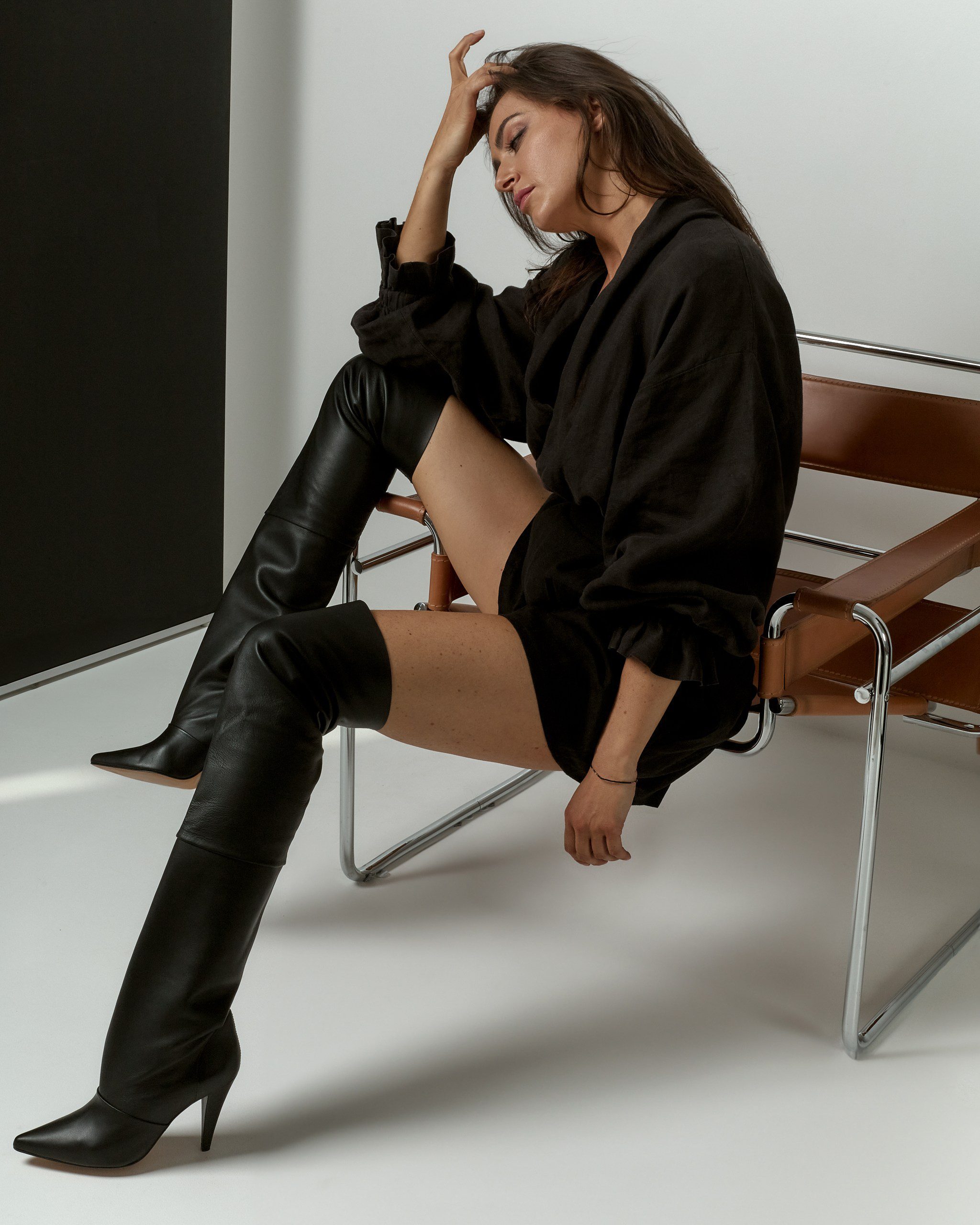 HITOSHI Lino Nero shorts